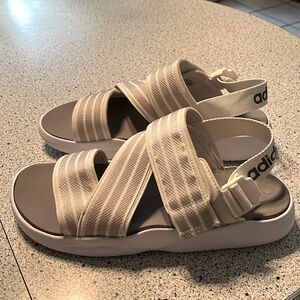 🔥BRAND NEW ADIDAS SANDALS🔥